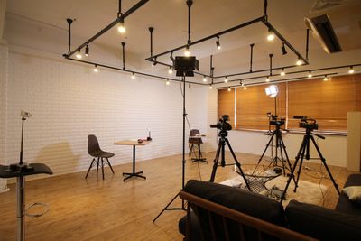 白レンガ壁面での収録シーン - 渋谷セレクトスペース 渋谷セレクトスペース（控え室３部屋完備）の室内の写真