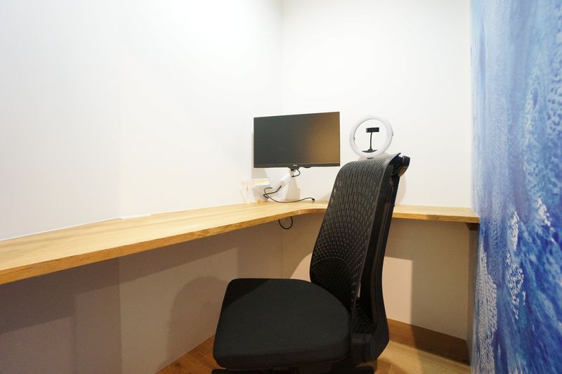 個室ワークブース　2 - CO-WORKINGSPACE EXPRESSION
