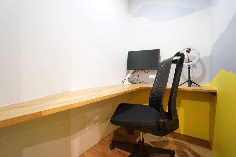 個室ワークブース　4 - CO-WORKINGSPACE EXPRESSION