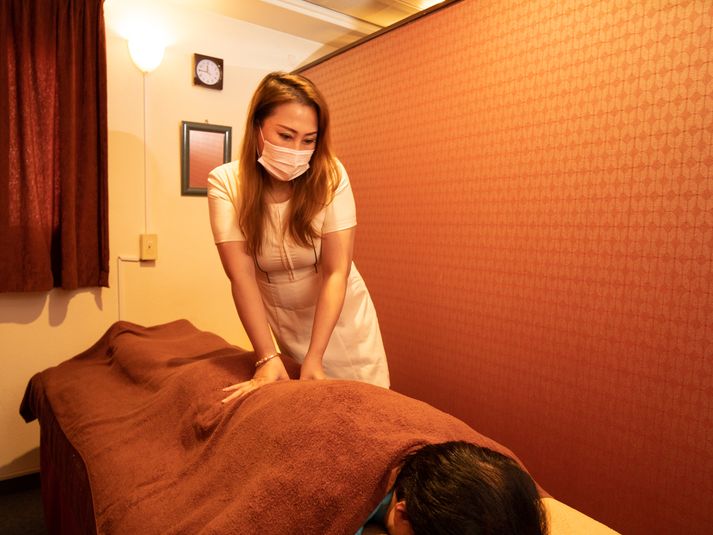 キッチン&カウンター、シャワー付きレンタルサロン - リラックス整体Step in