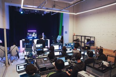 実際のライブ配信の様子です - in the house / Nishiwaseda ★イベント実績多数★おしゃれな地下空間でイベント・展示会・撮影の室内の写真