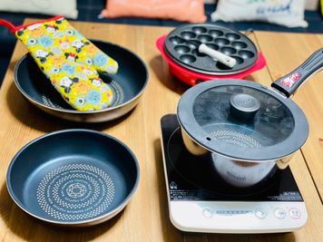 鍋、フライパン、たこ焼き器 - JK Room 日本橋 ピンキー💖 推し活🩷おうちデート＆パーティー！夜行バス早朝到着歓迎🚌の室内の写真