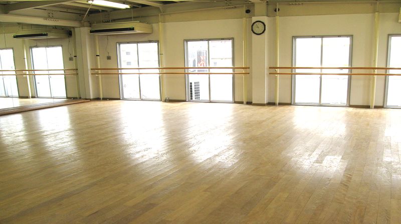 スタジオ内 - 宮崎バレエスタジオ ダンス専用スタジオの室内の写真