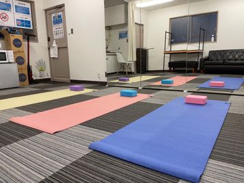 大型ミラー設置しております！ヨガ、ピラティスなど！※騒音には特段の配慮をお願い致します。 - JK Room 駒込 【レンタルサロン専用】JK Room 駒込の室内の写真