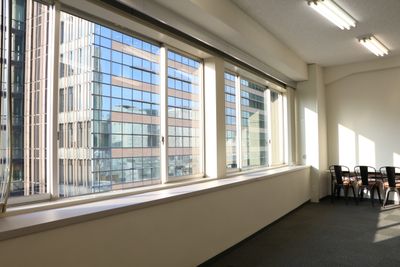 【大きな窓_1】 - TIME SHARING 六本木 第6DMJビル 9A／77名収容の貸し会議室の室内の写真
