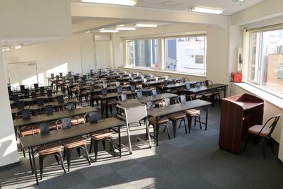 【正面から_1】 - TIME SHARING 六本木 第6DMJビル 【閉店】9A／77名収容の貸し会議室の室内の写真