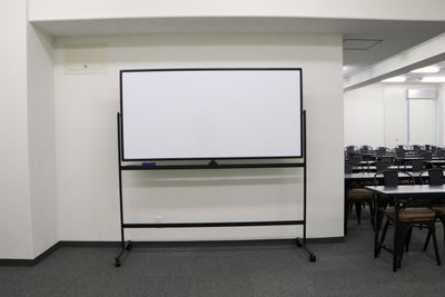 【ホワイトボード　脚付き 両⾯】 - TIME SHARING 六本木 第6DMJビル 【閉店】9A／77名収容の貸し会議室の設備の写真