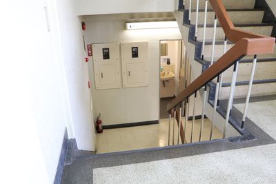 【階段下に女性トイレ_1】 - TIME SHARING 六本木 第6DMJビル 9A／77名収容の貸し会議室の設備の写真