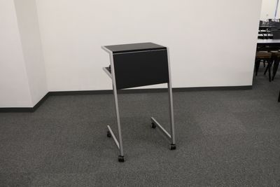 【プロジェクター台】 - TIME SHARING 六本木 第6DMJビル 【閉店】9A／77名収容の貸し会議室の設備の写真