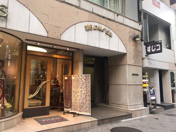 【正面入口】 - TIME SHARING 六本木 第6DMJビル 【閉店】9A／77名収容の貸し会議室の入口の写真