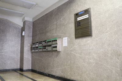 【1階エレベーターホール_1】 - TIME SHARING 六本木 第6DMJビル 9A／77名収容の貸し会議室の入口の写真
