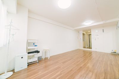 スタジオ HIKARI 渋谷 ダンススタジオ、ヨガスタジオ、演劇、撮影スタジオ、渋谷の室内の写真