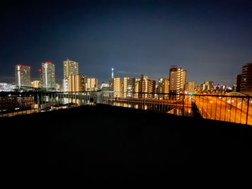 夜景無加工　iphone12で撮影 - 千住大橋屋上テラス 屋上撮影・ヨガ・ダンス・駅近の室内の写真