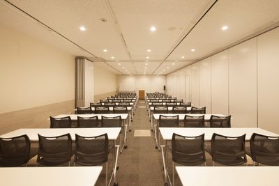 RoomD+E【新宿駅　徒歩4分 / 新宿三丁目駅　徒歩1分】 60名利用可！＜Web会議・セミナー・試験・イベントにオススメ＞ - 【リロの会議室】コンフォート新宿