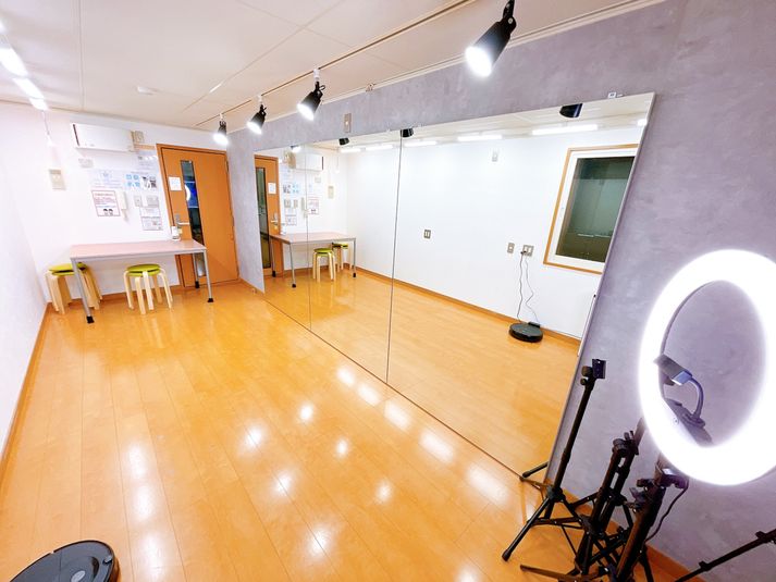 3.6メートルの大型鏡がある防音スタジオです - 【防音】レンタルスタジオ阿佐ヶ谷 レンタルスタジオOLI（オリ）３阿佐ヶ谷の室内の写真