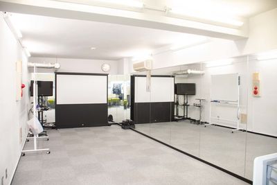 🍁11月限定！秋のお割引🎑【神田徒歩1分】高速WiFi&有線LAN、三脚•撮影・YouTube配信•研修動画•モデル撮影 - ブルースペース神田（貸スペース）