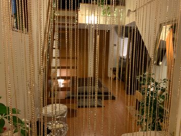 下のお部屋も通常はマットです。 - レンタルシェアサロンYUUBI クオリティの高いレンタルサロン の室内の写真