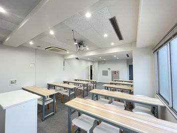 【司会台もあるのでセミナーに最適】 - 【閉店】TIME SHARING 市ヶ谷 八重洲市谷ビル 【閉店】八重洲市谷ビル8Aの室内の写真