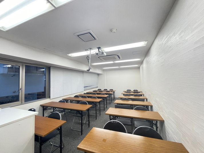 【18名収容のシンプルな会議室】 - TIME SHARING 高田馬場 ホンダビル ルームAの室内の写真