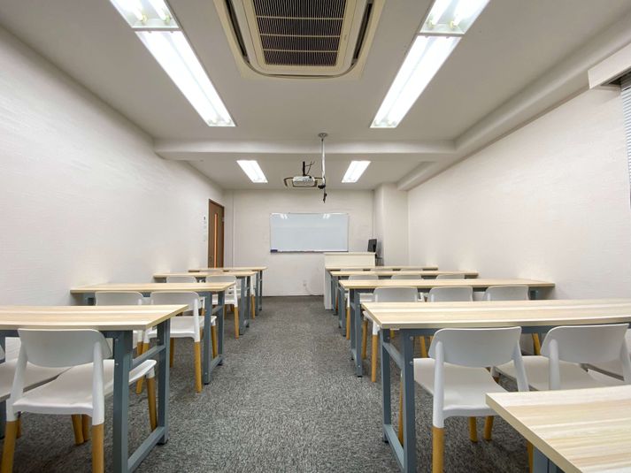 【24名収容のシンプルな会議室】 - TIME SHARING 高田馬場 ホンダビル ルームDの室内の写真