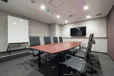 会議室内2 - PERSONAL SUITE 新橋 貸し会議室（定員人数8名）の室内の写真