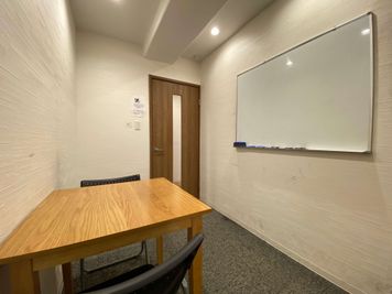 【少人数の会議や面接などにオススメ】 - 【閉店】TIME SHARING 高田馬場 ホンダビル VIP1の室内の写真