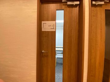 【ドアに「VIP2」と書いています】 - 【閉店】TIME SHARING 高田馬場 ホンダビル VIP2の入口の写真