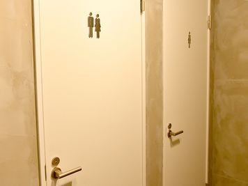 男女別々トイレ - 元町スタジオ 駅からすぐレンタルスペース【土日祝日ご予約はこちらです】の設備の写真