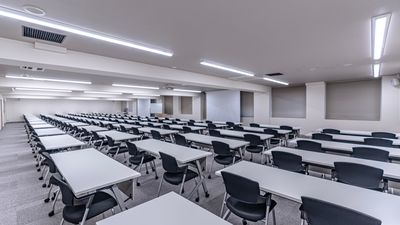 セミナーに★スクール型　132名（2名がけ） - 銀座ユニーク貸会議室7丁目店 N201の室内の写真