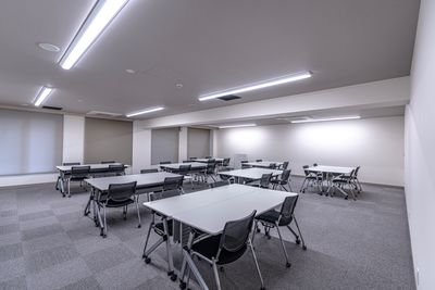 研修に★島型　8島　32名（4名がけ） - 銀座ユニーク貸会議室7丁目店 N303の室内の写真