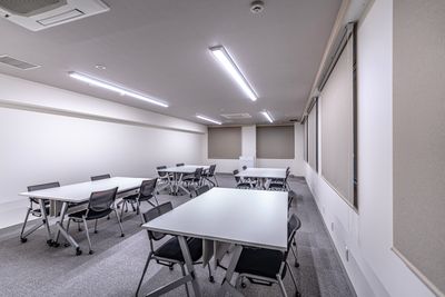研修に★島型　4島　16名（4名がけ）
 - 銀座ユニーク貸会議室7丁目店 N304の室内の写真