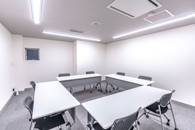 打ち合わせに★ロの字　8名がけ(2名がけ) - 銀座ユニーク貸会議室7丁目店 N306の室内の写真