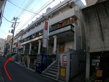 たくすぺ会議室★サロン★多目的★三鷹駅徒歩2分！駅ちか安いきれい 駅ちか・やすい・きれい・高速Wi-Fi♪会議・サロン★おしゃれの入口の写真