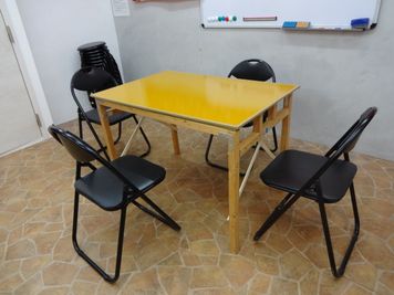 組み立て式のテーブル、大きなものもあります。 - 【京都伏見】Johnny 貸しスタジオ 格安 貸しスタジオ Johnnyの室内の写真