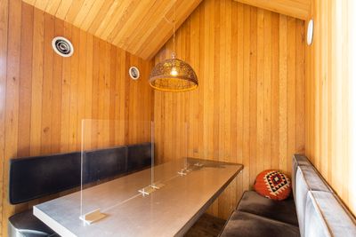 半個室（4~6名席） - S.S.ODAIBA スイッチ スタンド オダイバの室内の写真