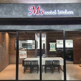 正面は大きく開閉可能なサッシ。 - M's Social Kitchen レンタルキッチンの室内の写真