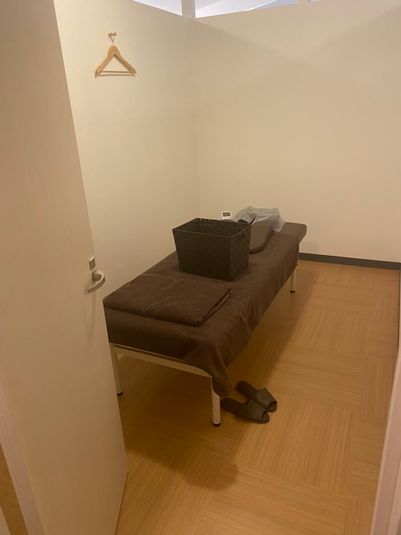 鍵付き個室　施術ベッド - もみの匠　池袋西口店