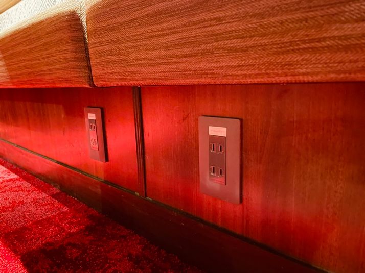 【閉鎖】上野広小路徒歩1分🚃喫煙可能な個室会議室スペース🚬 - 【閉鎖】CANTONA CAFE & BAR