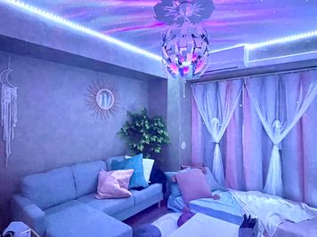 KOHA新宿1st LED搭載の夢のようなパーティールームの室内の写真