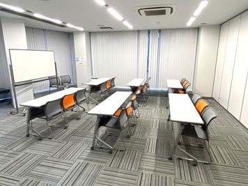 貸会議室TimeOffice名古屋 TimeA スクール型  最大18名利用可（45㎡） の室内の写真