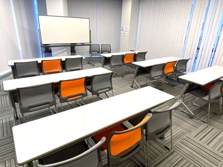 TimeA スクール型  最大18名利用可（45㎡）  - 貸会議室TimeOffice名古屋