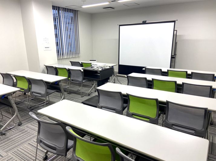 TimeC スクール型  最大24名利用可（44㎡）  - 貸会議室TimeOffice名古屋