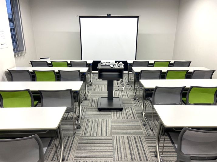 TimeC スクール型  最大24名利用可（44㎡）  - 貸会議室TimeOffice名古屋