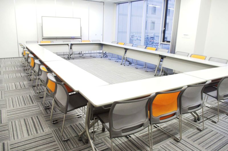 TimeE スクール型  最大36名利用可（54㎡）  - 貸会議室TimeOffice名古屋