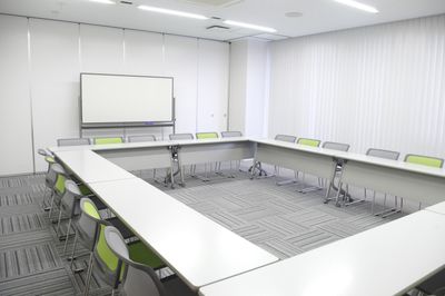 貸会議室TimeOffice名古屋 TimeB スクール型  最大24名利用可（42㎡） の室内の写真