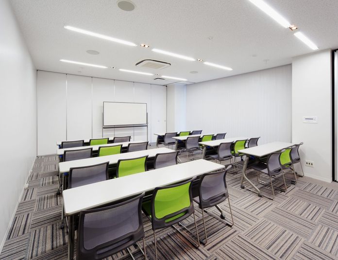 TimeB スクール型  最大24名利用可（42㎡）  - 貸会議室TimeOffice名古屋