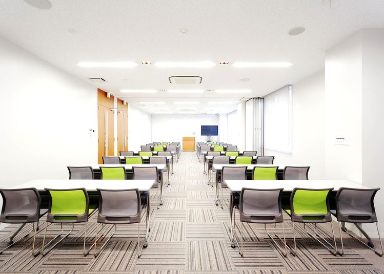 貸会議室TimeOffice名古屋 TimeBC スクール型  最大54名利用可（86㎡） の室内の写真