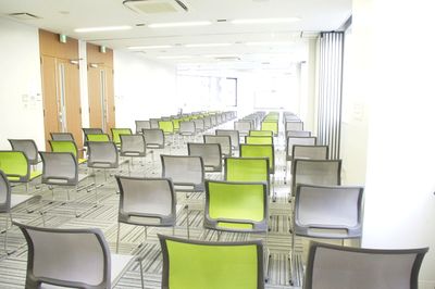 貸会議室TimeOffice名古屋 TimeSalon スクール型  最大90名利用可（86㎡） の室内の写真