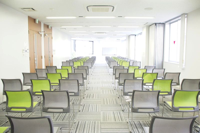 TimeSalon スクール型  最大90名利用可（86㎡）  - 貸会議室TimeOffice名古屋