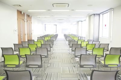 貸会議室TimeOffice名古屋 TimeSalon スクール型  最大90名利用可（86㎡） の室内の写真